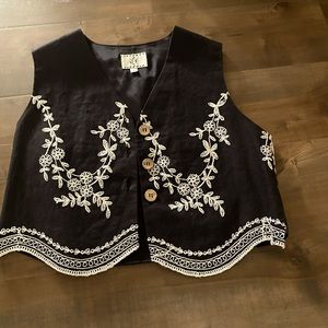 Size L , vest/ shell. Lined , excellent condition, black & white